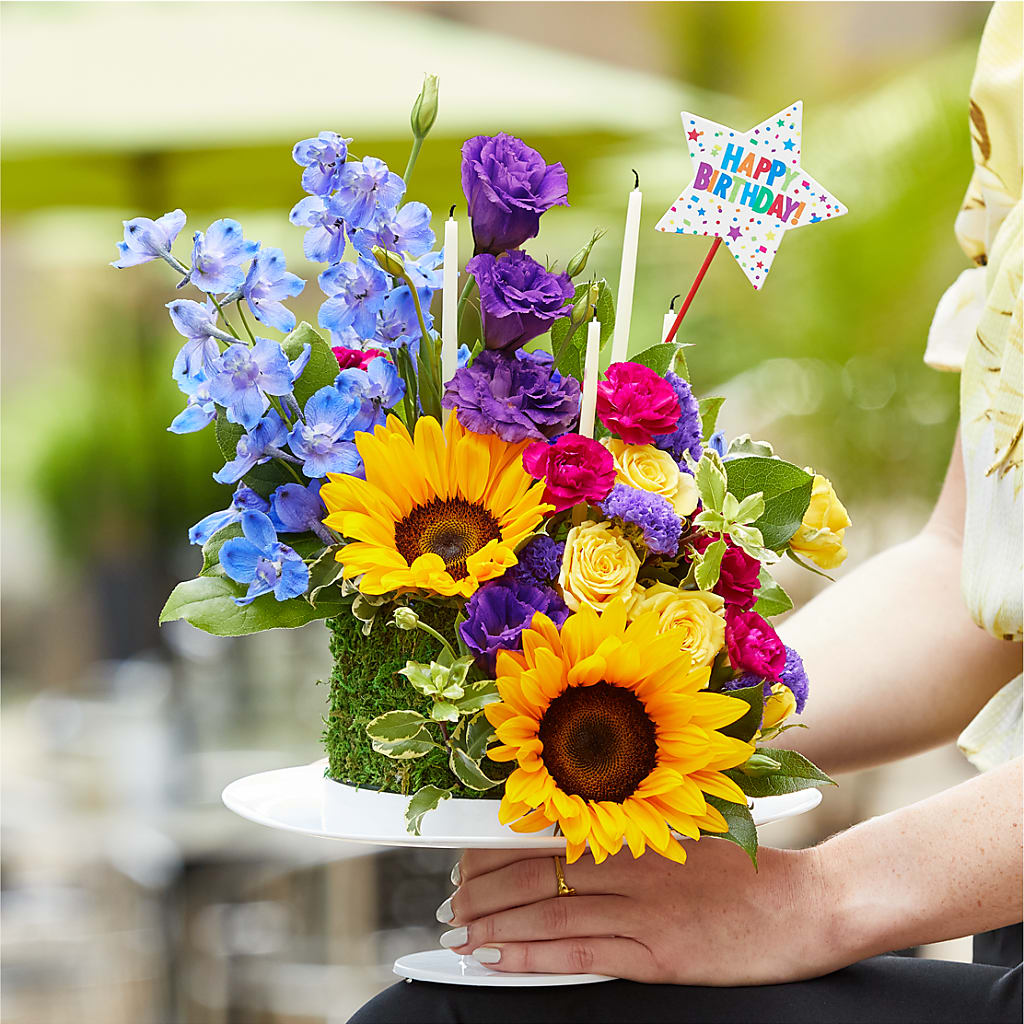 Star of the Day Floral Cake –  Gifted Delights, Bullhead City AZ